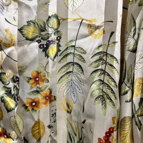 Maggie Barnes Button Down Top Size 32 W Floral Nature Inspired Lightweight Satin - Picture 4 of 10